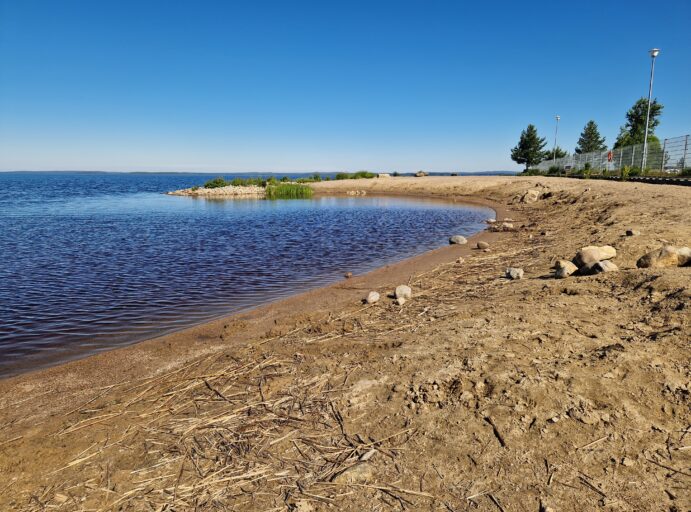 Järvimaisema uimarannalta